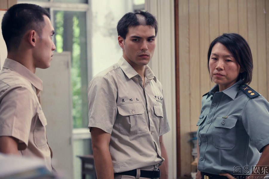 《<em>女朋友男朋友</em>》入围<em>电影</em>奖 凤小岳被剃飞机