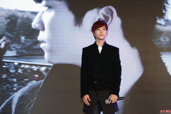 毕书尽发专辑《Action Bii》 齐秦等送祝福