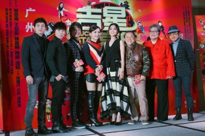 《吉星高照》改档元宵节 王祖蓝发布会献吻