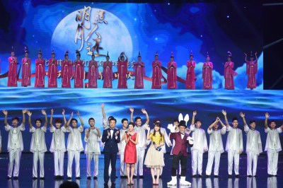2015年BTV中秋晚会录制 潘美辰携哥哥登台