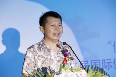 何云伟陈寒柏助阵国际健康舞大赛