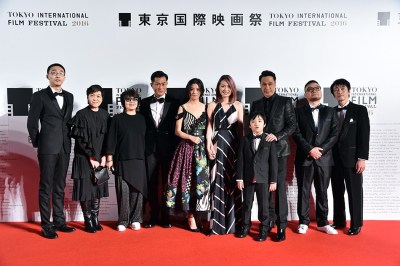 吴镇宇费曼古天乐“父子三人”亮相红毯