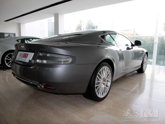 DB9