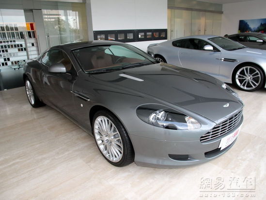 DB9