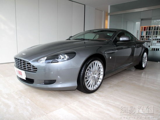 DB9