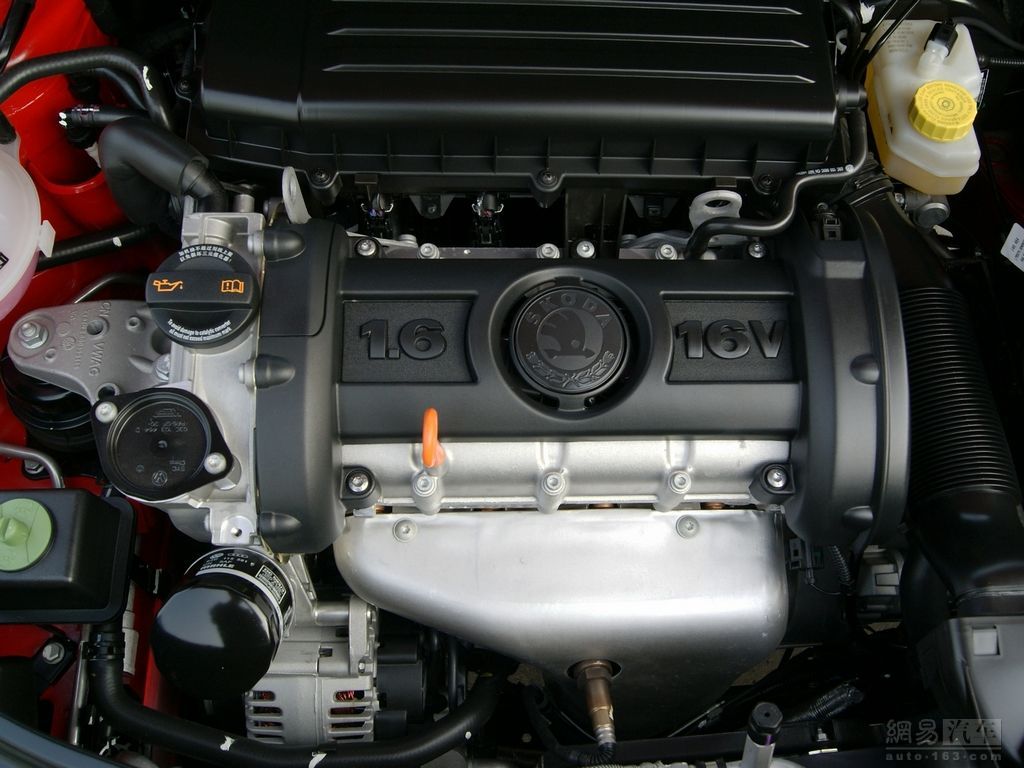 晶锐 2011款 1.6L 手动酷黑版 发动机局部