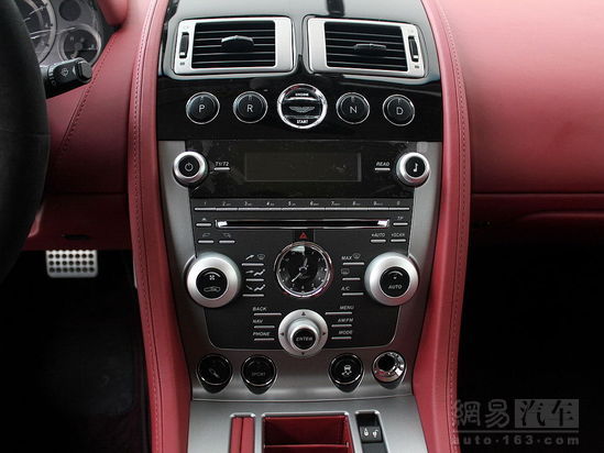DB9