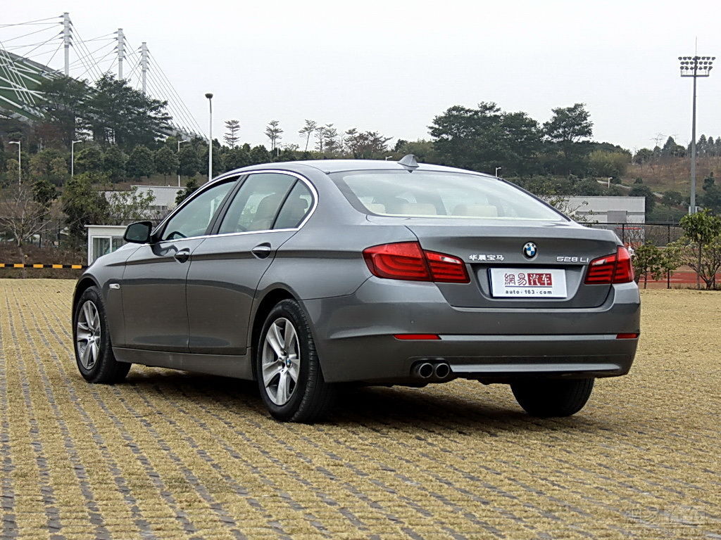 2011款宝马528Li豪华型