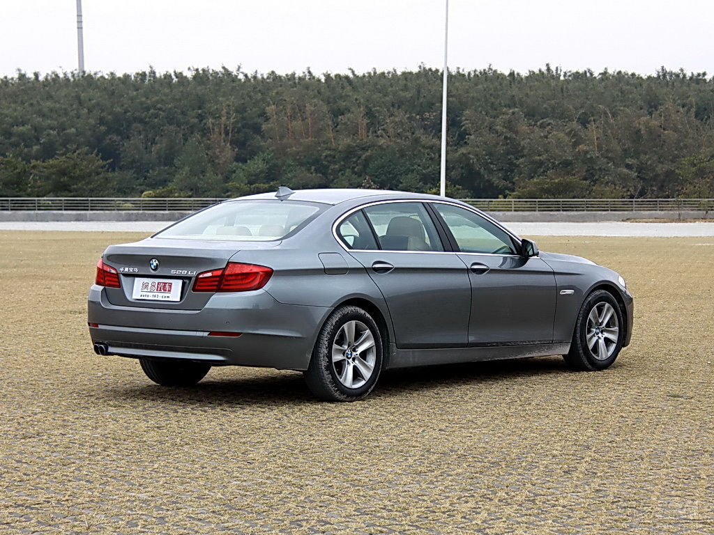 2011款宝马528Li豪华型