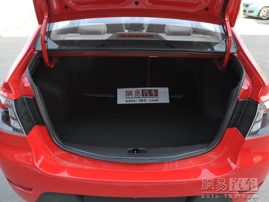 行李舱局部