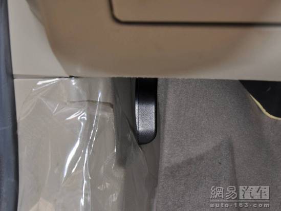发动机舱开启控制