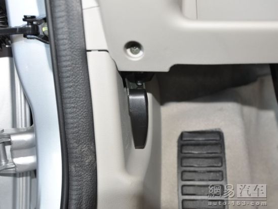 发动机舱开启控制