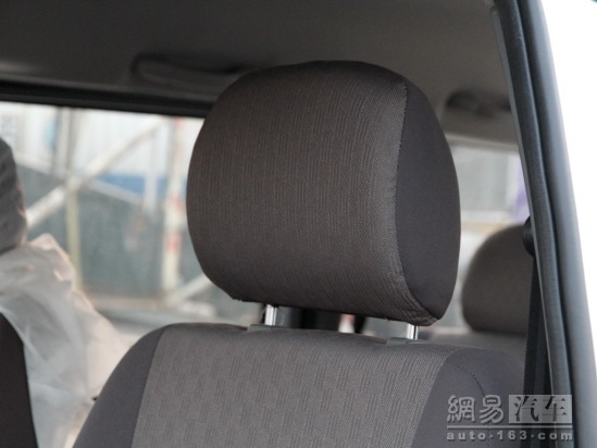 前排座椅头枕