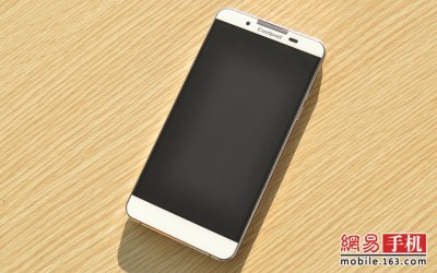 酷派铂顿图赏：金属边框/双系统设计