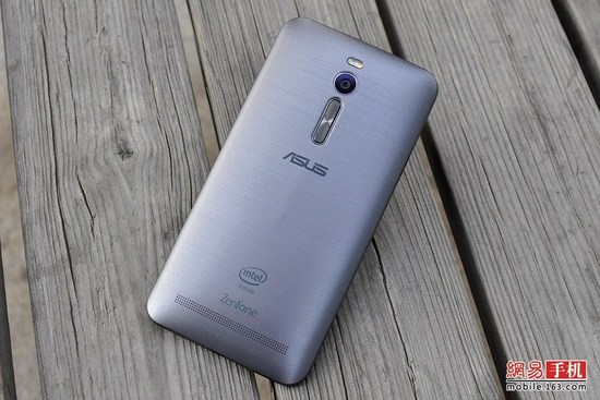 双通道4GB RAM手机 华硕ZenFone2发布