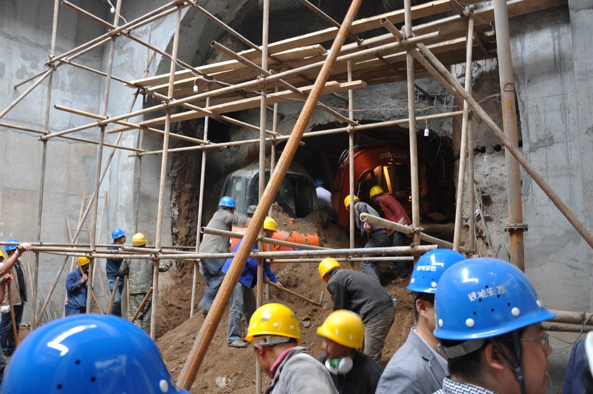 西安地铁施工现场塌方 被埋5人全部遇难