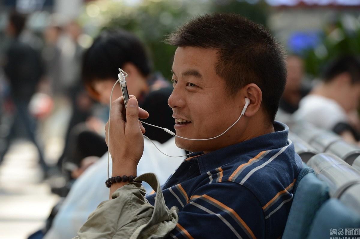 玩手机的中国人_手机网易网