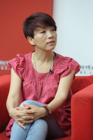 陈明将办出道首场个唱 回首乐坛路感慨太幸运