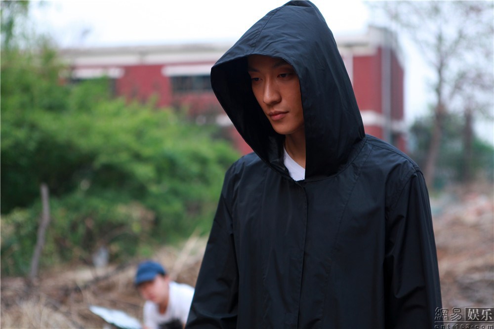 死亡邮件爆双雄版海报