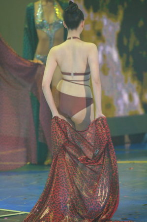 林建名否认恋何傲儿曝对方不听电话当众流泪网易娱乐8月6日报道76岁的