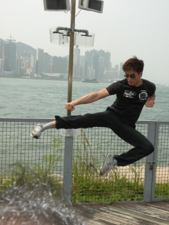 安志杰《尸城》显身手避丧尸 对锋菲复合不知情