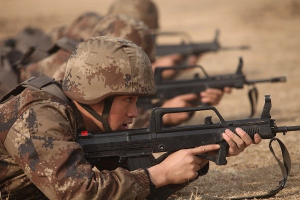 袁宏瞄准标靶目露期待