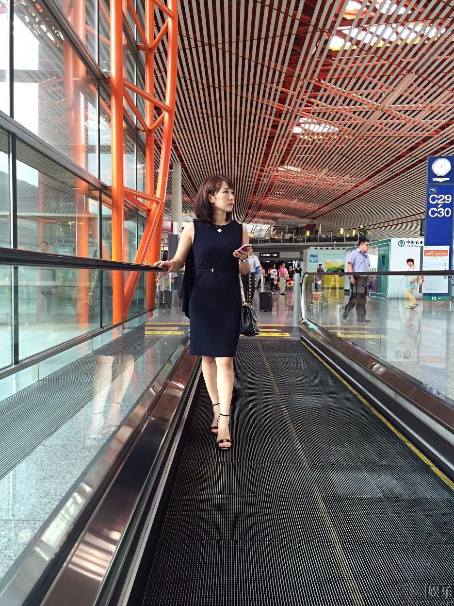 "阔太"李念晒浴室自拍照 减56斤上围未缩水