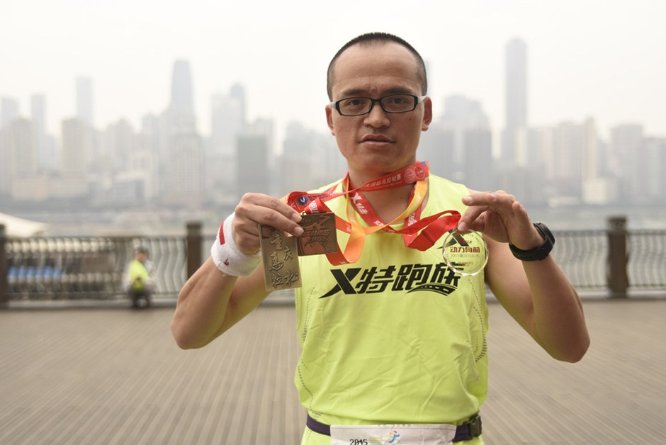 重庆马拉松火爆开赛 众选手起跑场面壮观图集