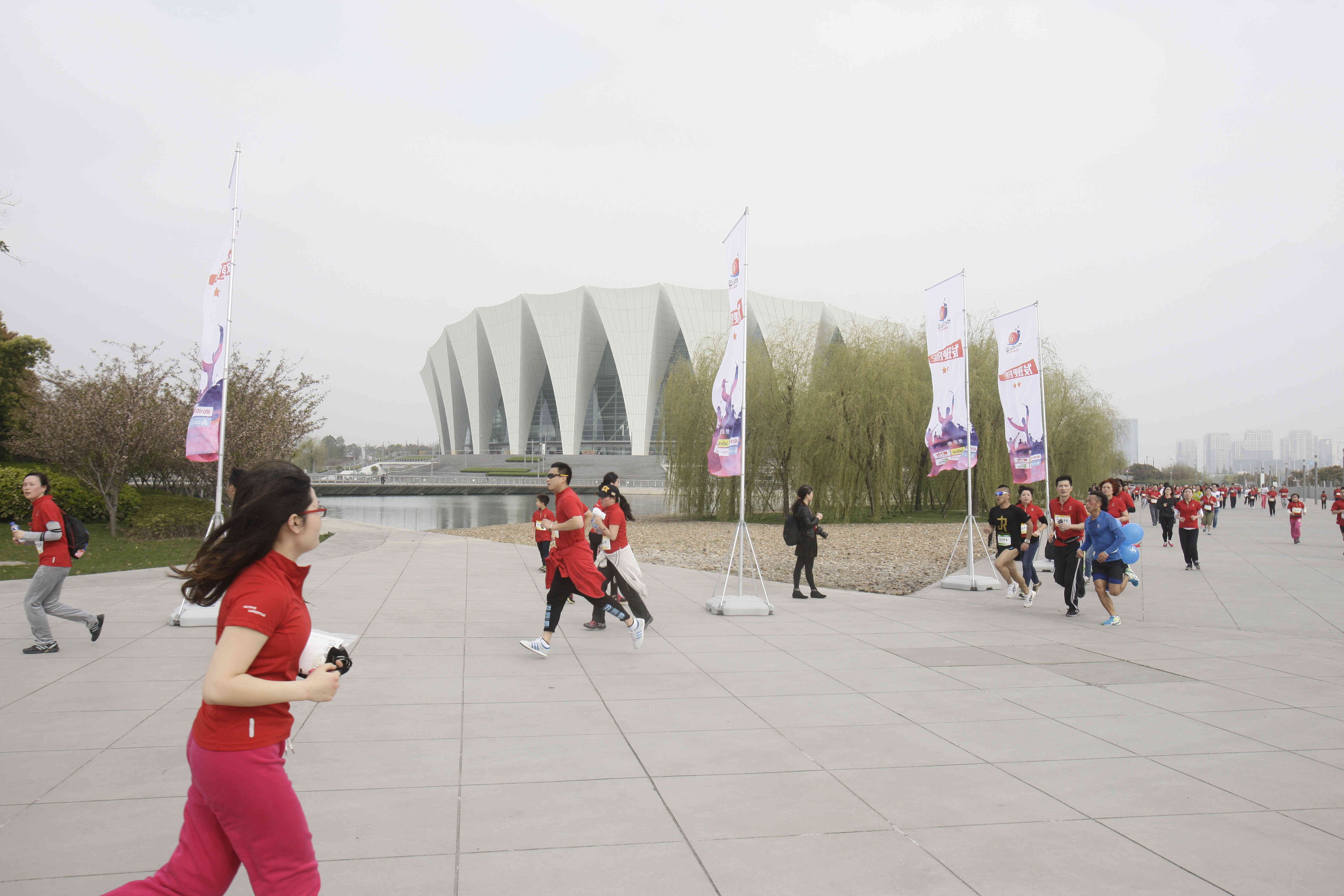 欢乐跑中国上海开跑 580跑友欢乐颂中成英雄第11张