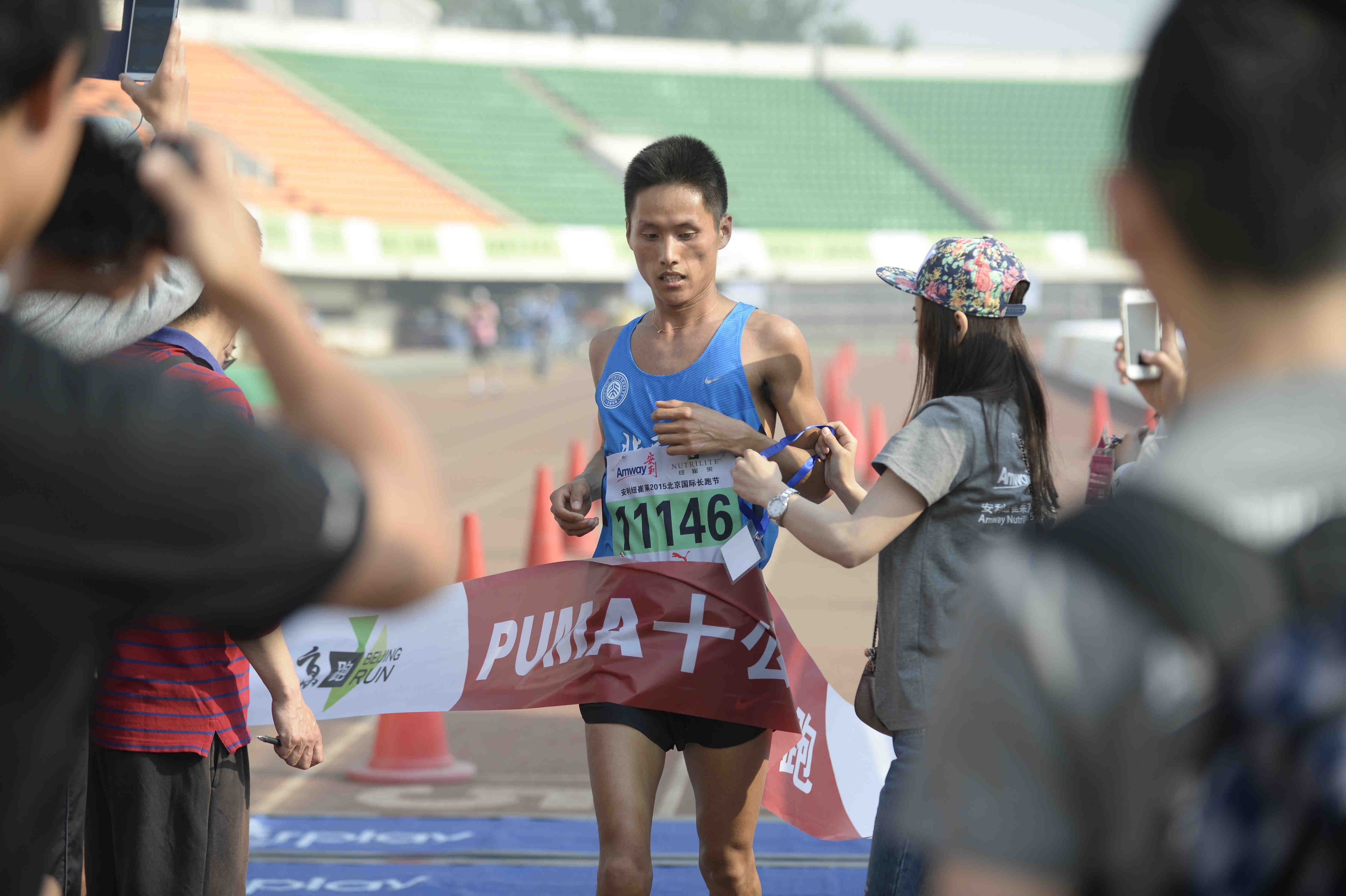 2015北京跑鸣枪开跑 夺奖牌争世锦赛资格图集