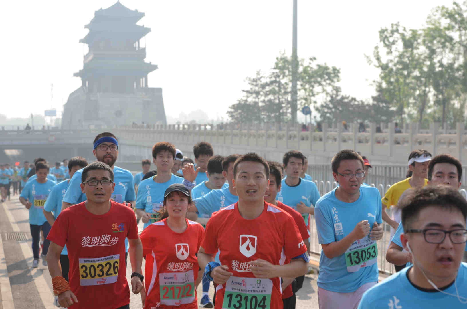 4月26日，北京国际长跑节从天安门广场鸣枪开跑。今年在关门时间内冲过终点的“北京跑”选手可以获得一枚纪念奖牌，同时将有总计1500名十公里跑者获得参加世锦赛马拉松比赛十公里赛段的资格。第5张