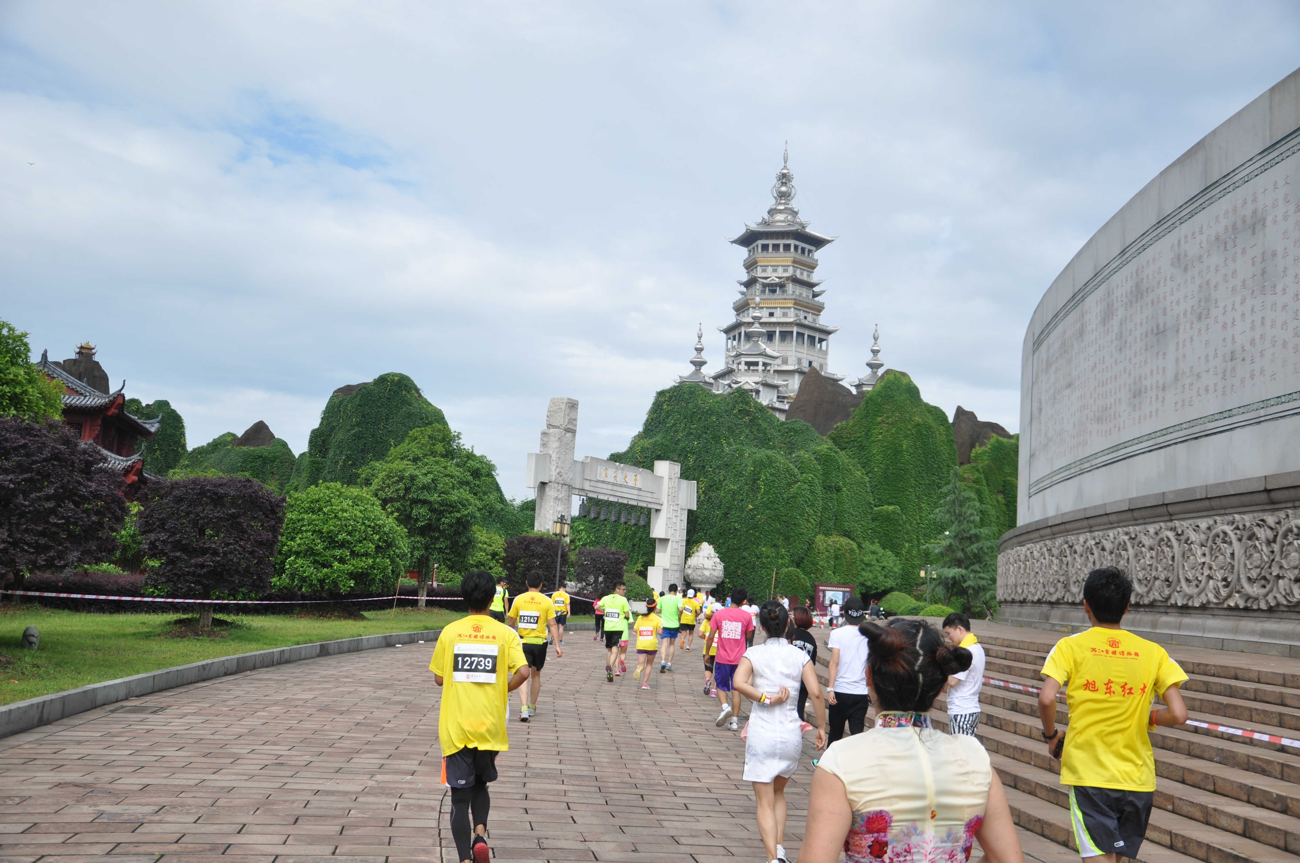 横店马拉松赛道沿途风景如画第15张