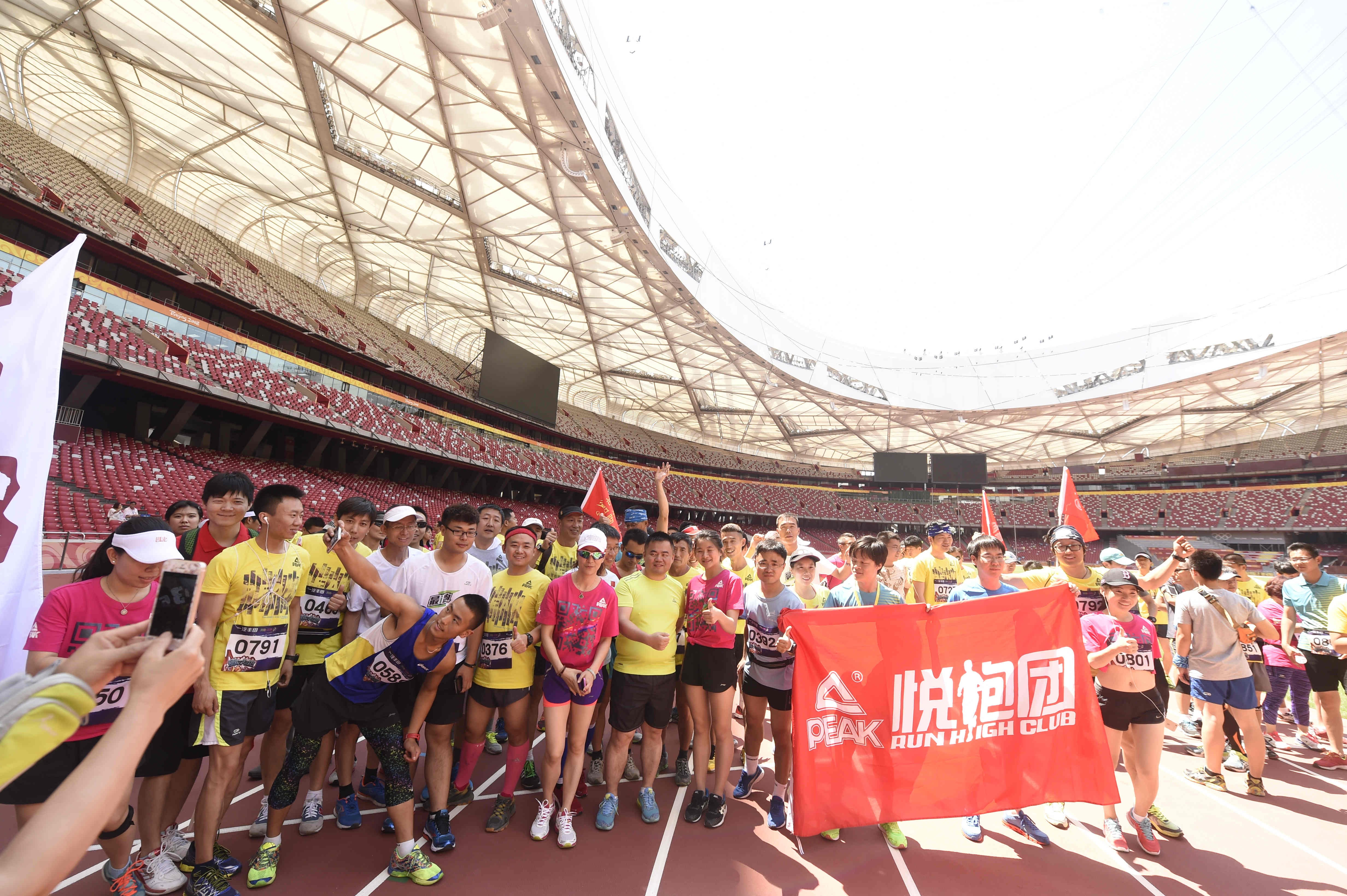 点燃夏日激情 爱跑·北京于鸟巢重装登场图集
