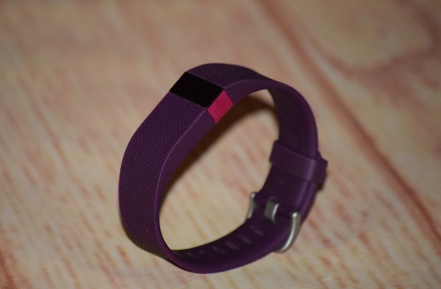 集成多项运动功能 Fitbit Charge HR手环图集
