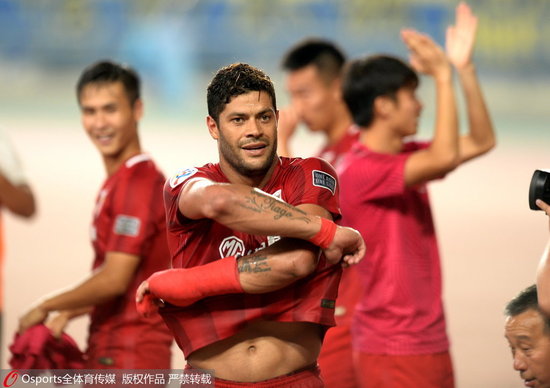 手伤难抵补时绝杀 胡尔克:没影响!我是用脚踢球