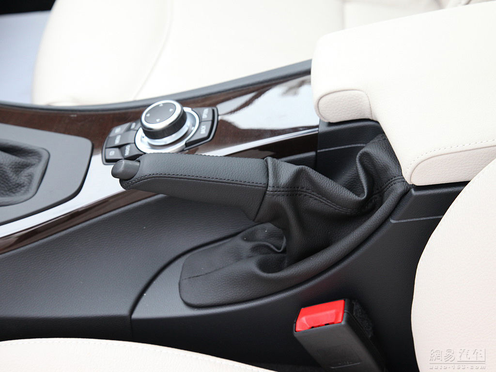 2010款华晨宝马320i时尚型世博版--手刹(驻车制动器) / 105
