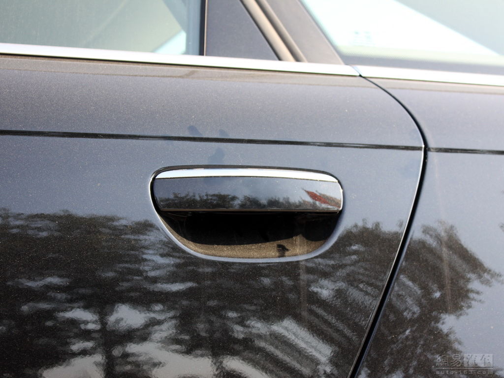 奥迪a6l 2010款 2.0tfsi手动标准型--左后车门把手 / 151