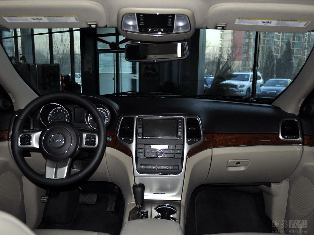 吉普大切诺基2011款3.6at豪华导航版--内饰自由 / 330