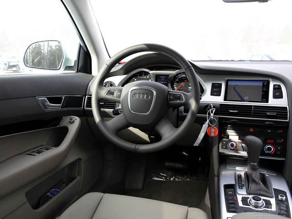 2011款奥迪a6l 2.0tfsi at舒适型