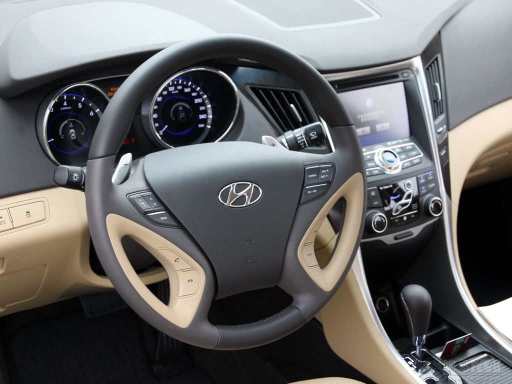 2011款 北京现代索纳塔 2.4at 顶级版--内饰自由 / 280