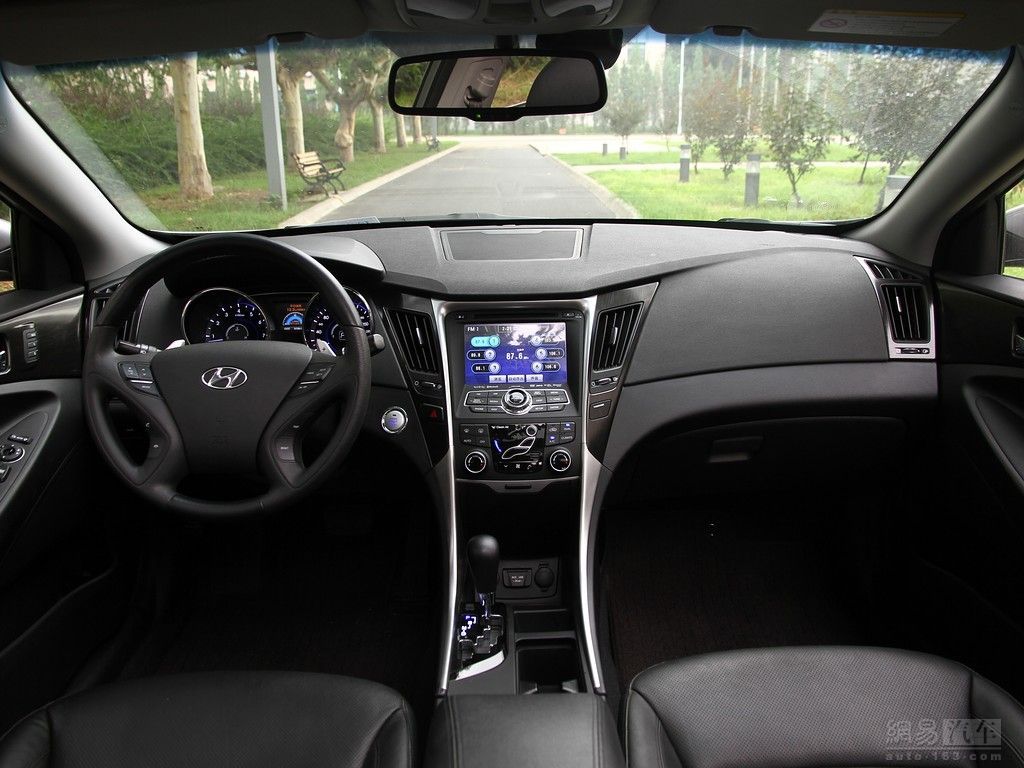 北京现代索纳塔2011款 2.0at尊贵版