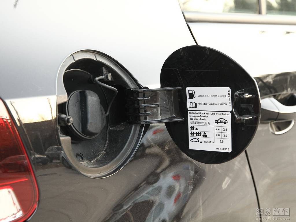 高尔夫gti 2012款 2.0t dsg--油箱盖开启 / 144