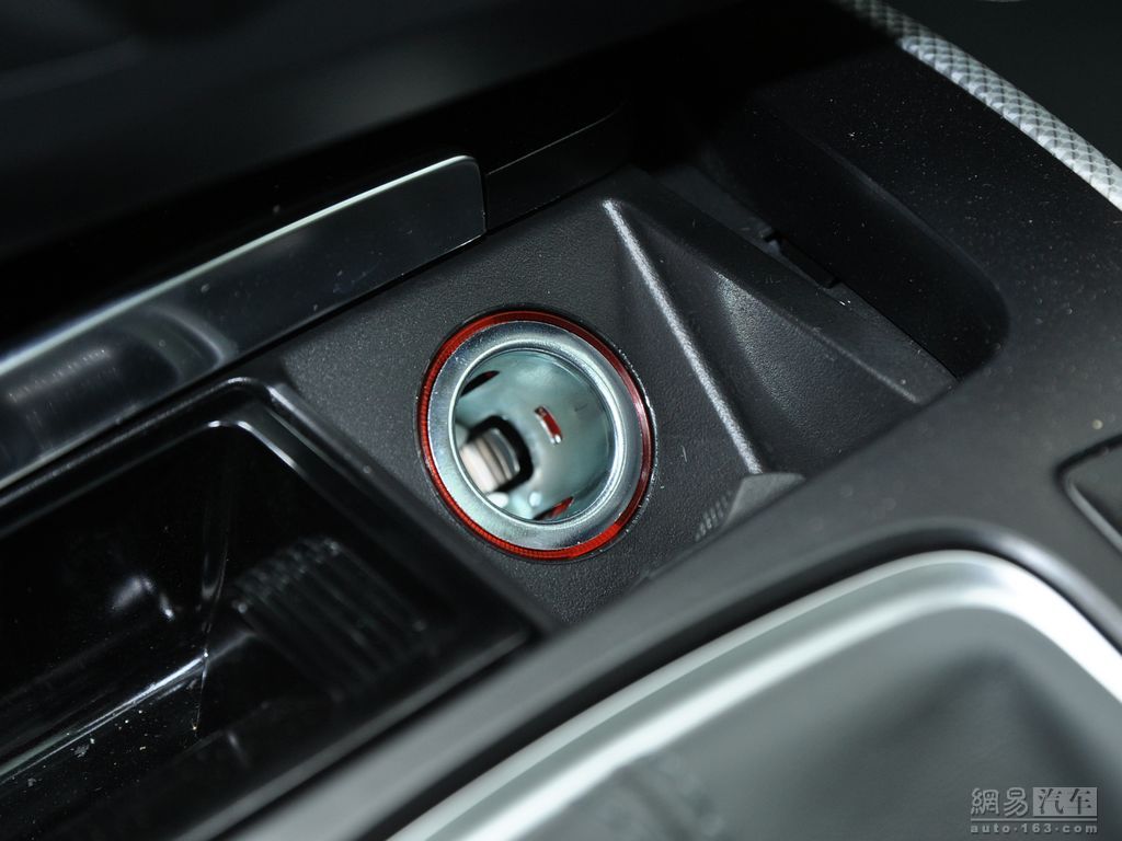 奥迪a4l 2013款 2.0tfsi at--前点烟器 / 128