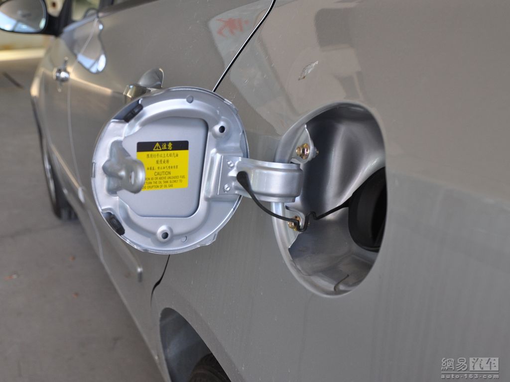 长安悦翔v5 2012款 1.5mt梦幻型--油箱盖开启 105 / 114