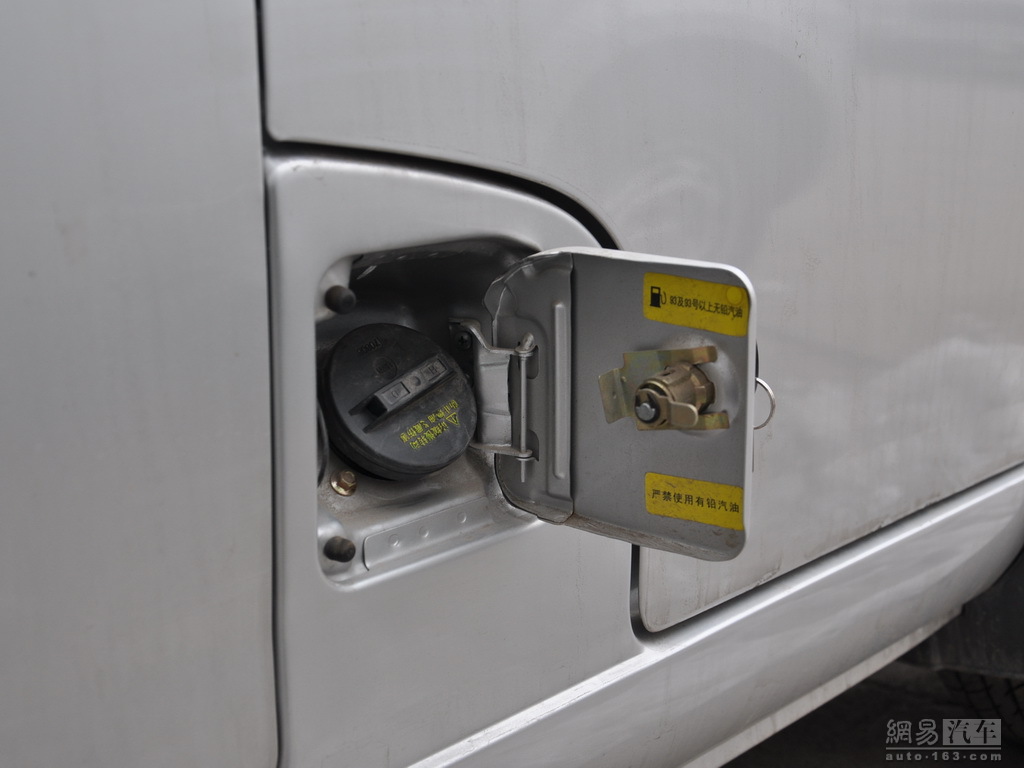 力帆丰顺 2011款 1.0mt标准型(lf465q5a)--油箱盖开启 / 116
