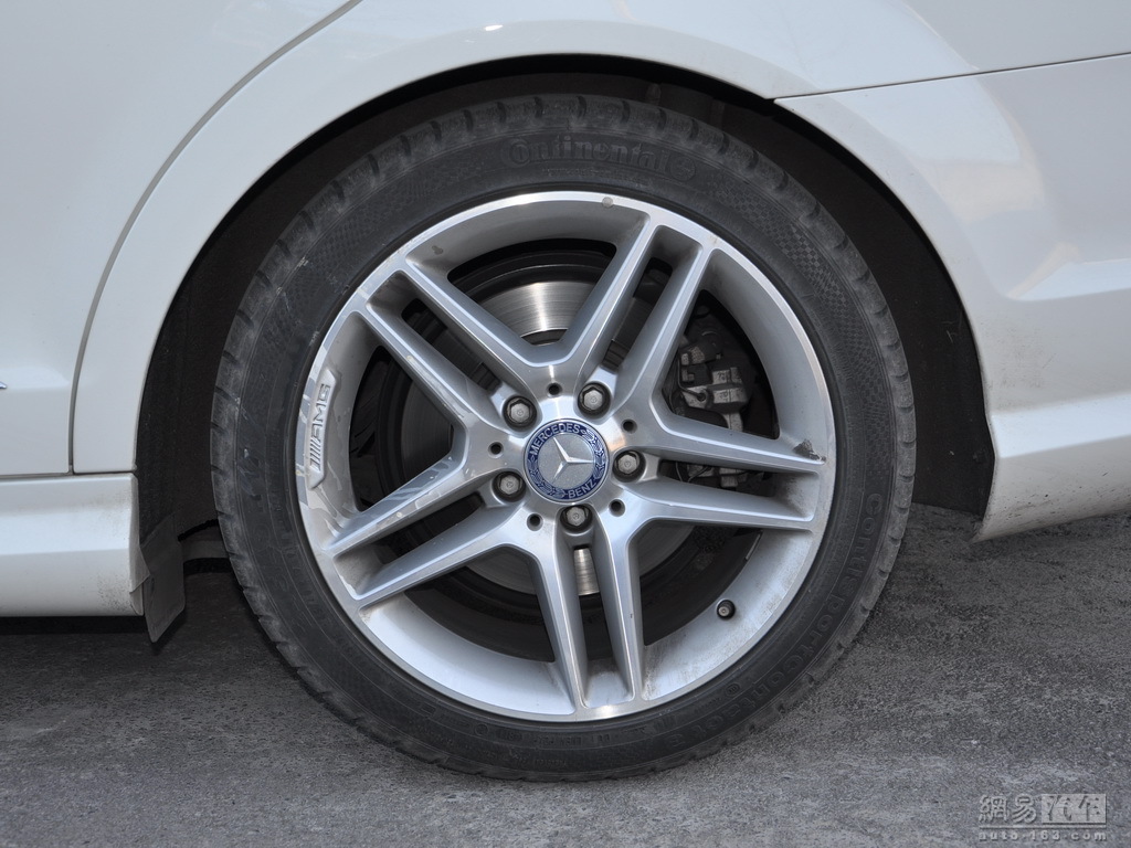 奔驰c200旅行版 2011款 c200 cgi豪华运动型--轮胎整体(后轮) / 154