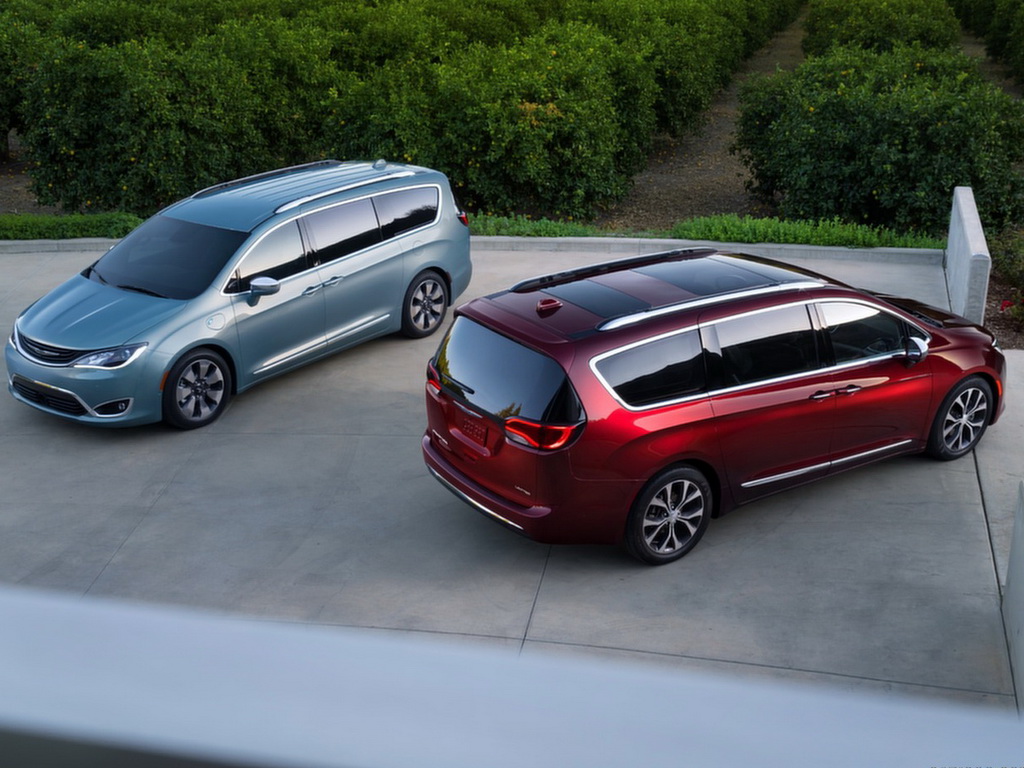 2017款克莱斯勒pacifica官方图