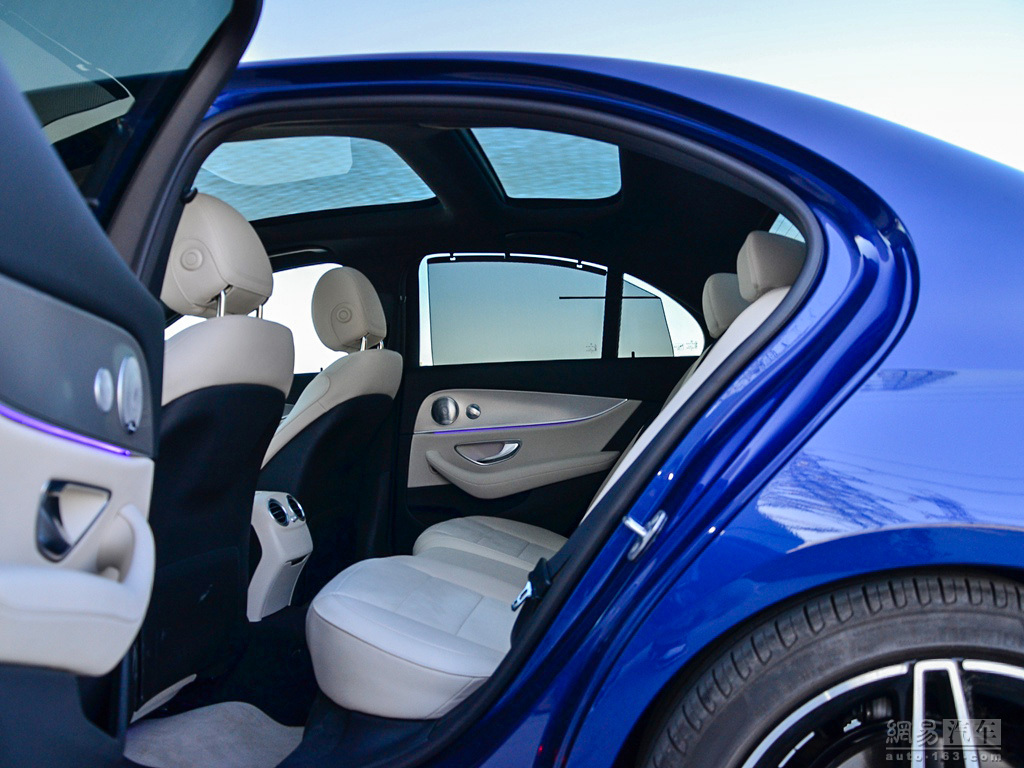 奔驰e级 2017款 e200 4matic运动轿车