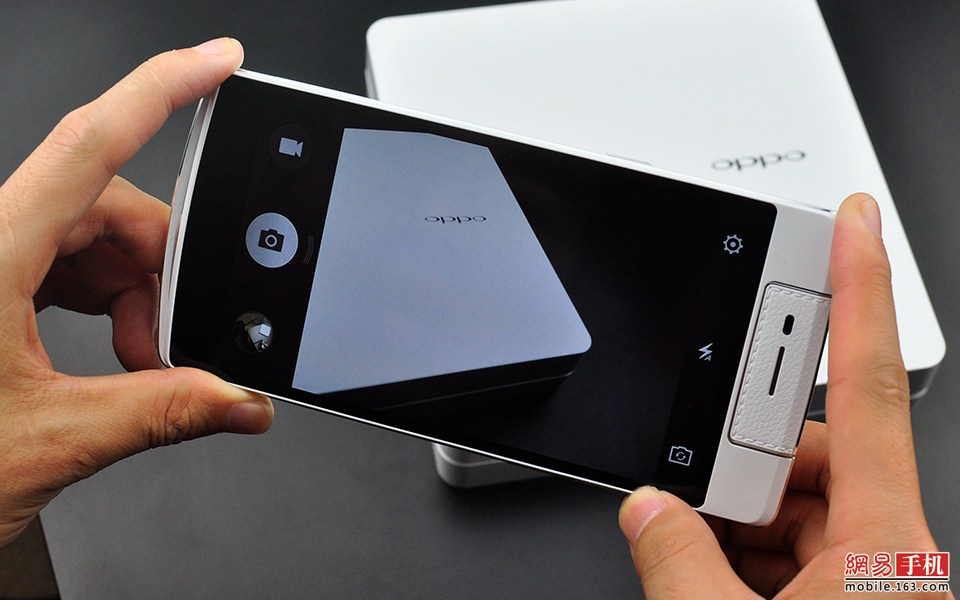 oppo n3真机图赏:电动旋转镜头/金属边框_网易手机